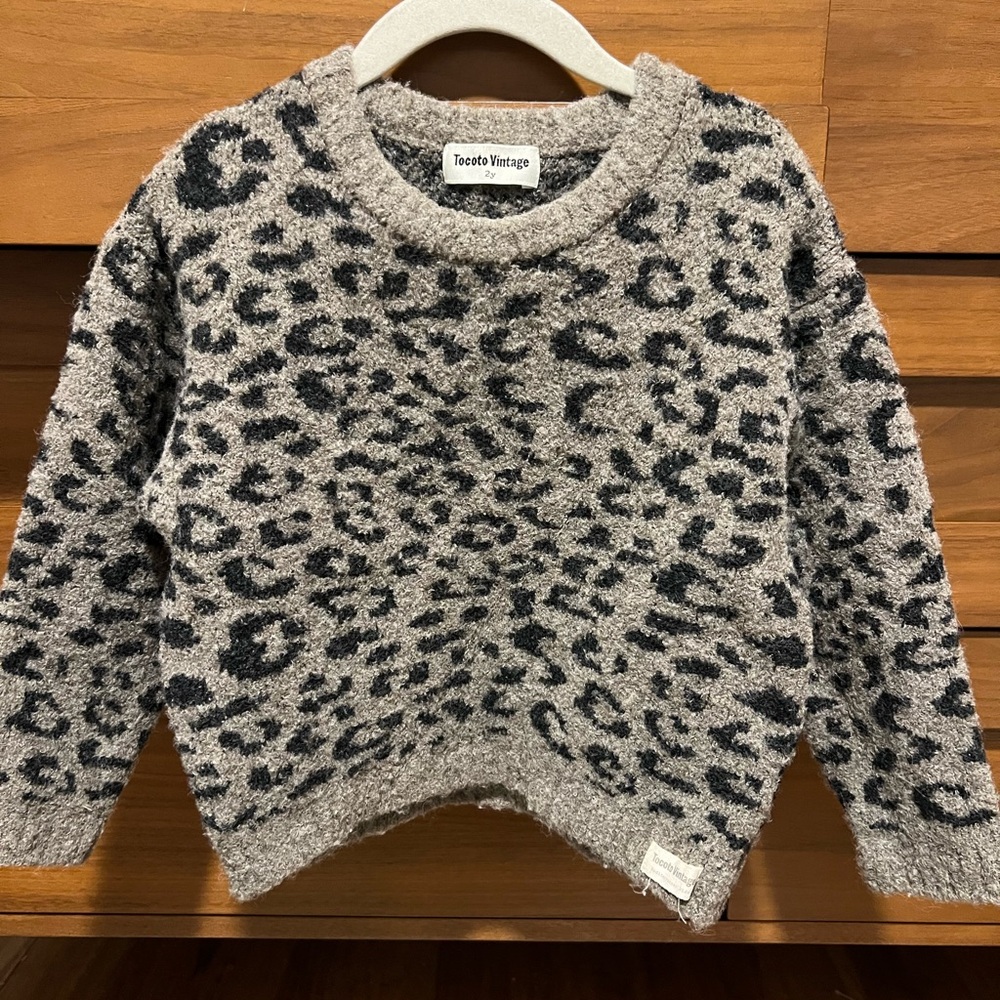 Tocoto Vintage Gray Leopard Sweater